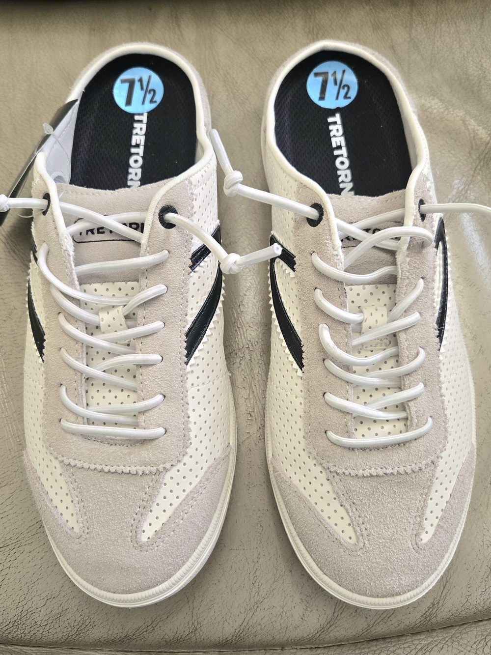 Tretorn Womoen Beige & Black Slip-on  Sneakers